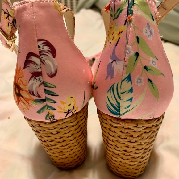 Jessica Simpson Wedges - Picture 4 of 6